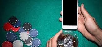 Layar aplikasi xxtoto menampilkan pasar Liga 1, live dealer, dan slot pada perangkat Android